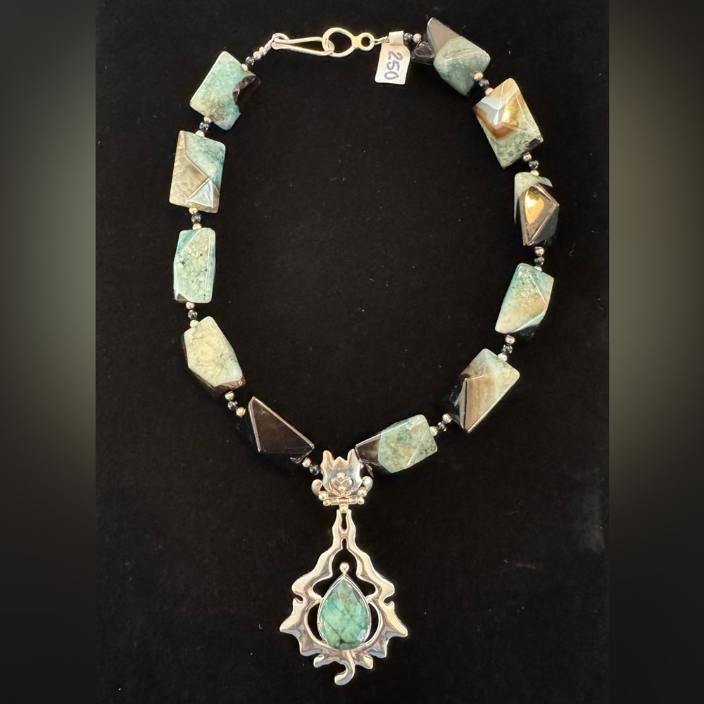 NWOT Black & Green Agate Necklace with Pendant